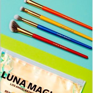 Luna magic brush set, new in bag